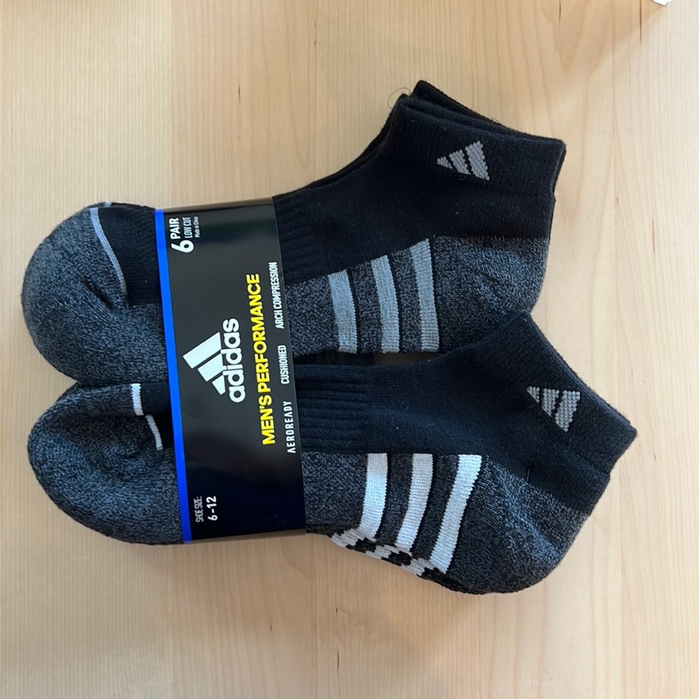 NWT Adidas black men’s ankle socks sz. 6-12 - 6 pair